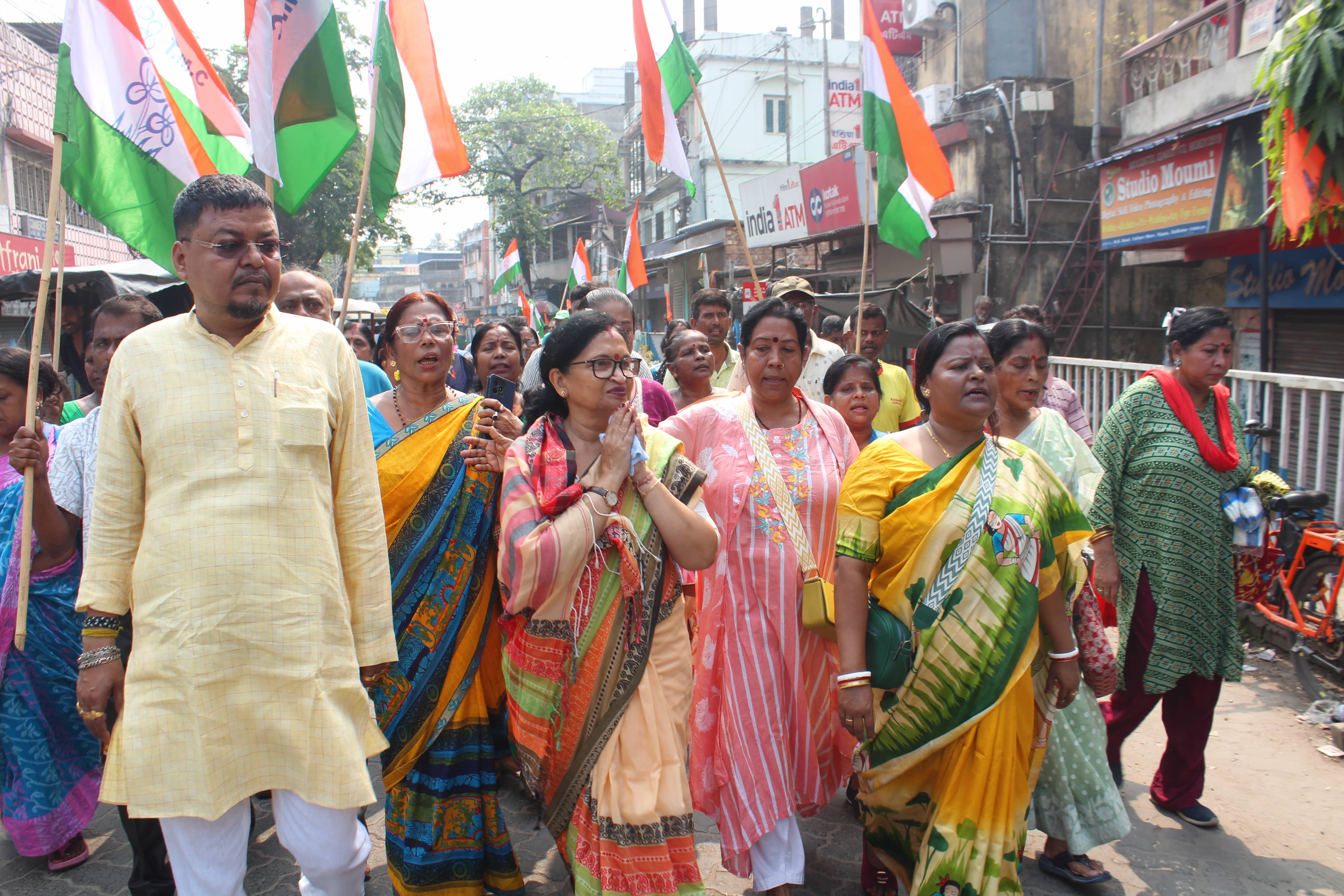 খাবার বিতরণ